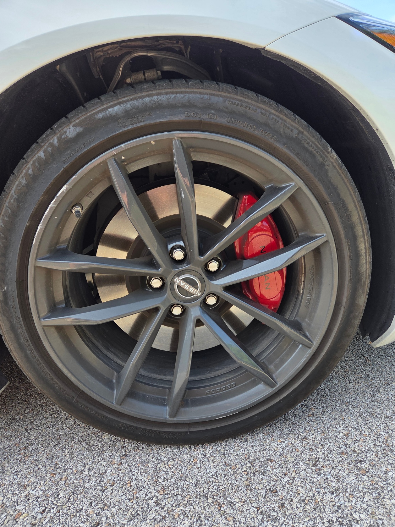 Nissan Z forged wheel with curb rash on the outer barrel